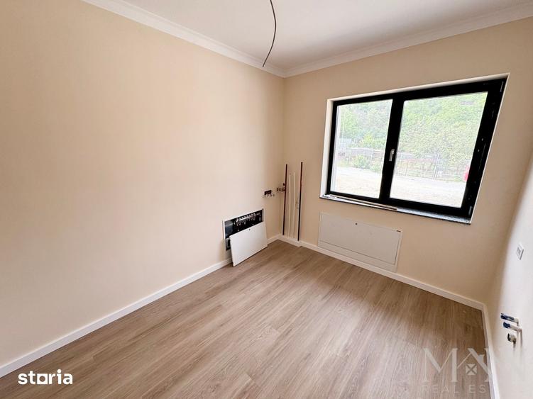 Casă cu 4 camere cu Teren 460 Mp în Podgoria