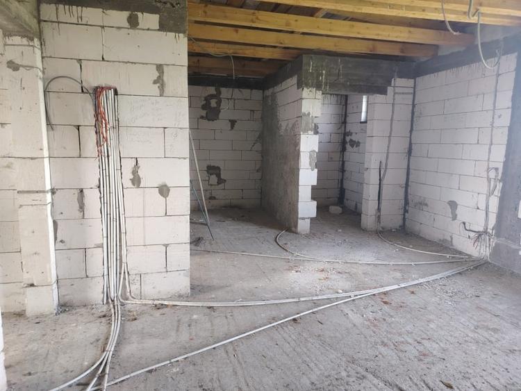 Casă individuală cu 4 camere cu Teren 250 Mp în Cernele