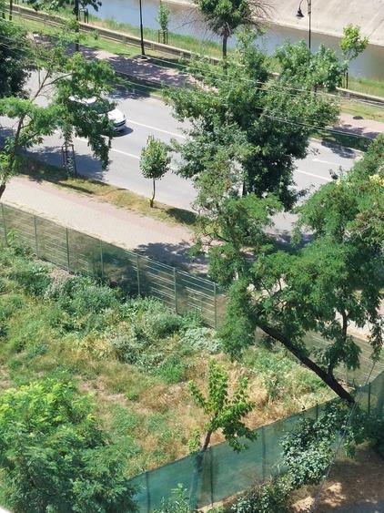 Apartament cu 3 camere semidecomandat în Palat