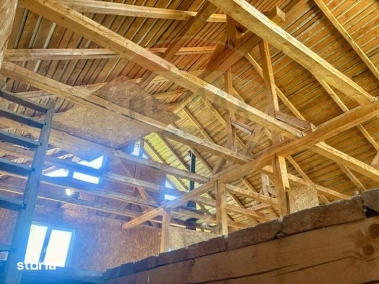 Casă cu 2 camere cu Teren 2744 Mp în Desești