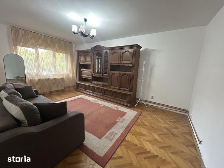 Apartament cu 4 camere decomandat în Bucovina
