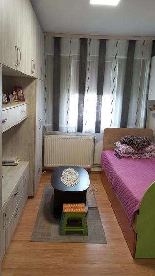 Apartament cu 2 camere nedecomandat în Tractorul
