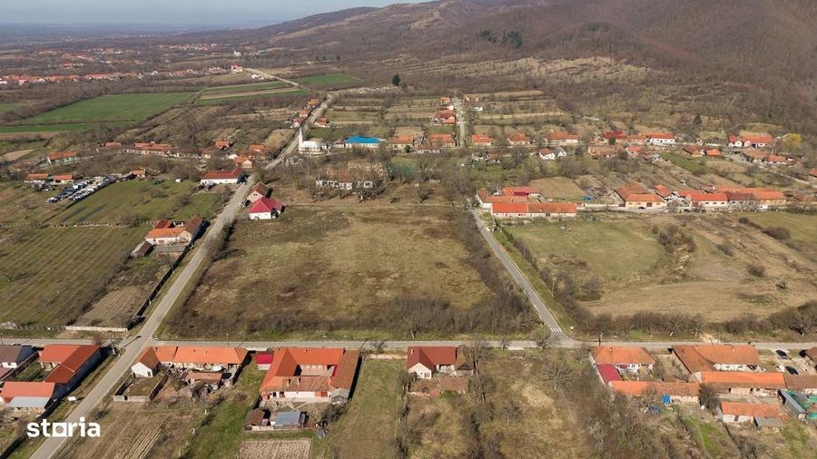 Casă cu 4 camere în Jupani