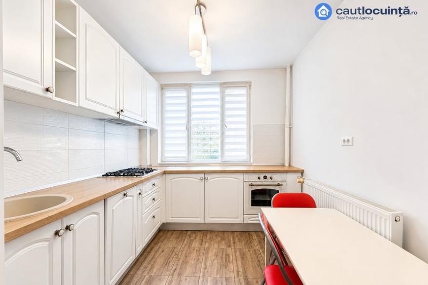 Apartament cu 3 camere semidecomandat în Drumul Taberei