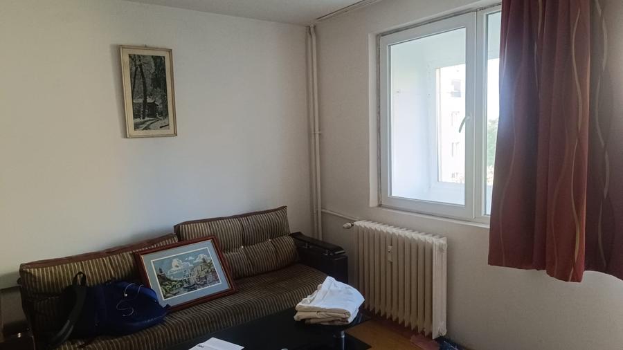 Apartament cu 3 camere semidecomandat în Bucur Obor