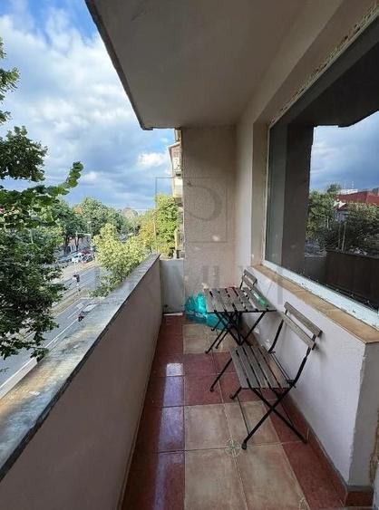 Apartament cu 3 camere semidecomandat în Medicină
