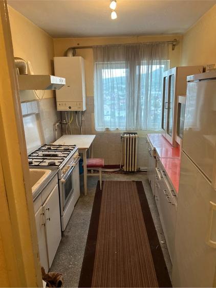 Apartament cu 4 camere decomandat în Central