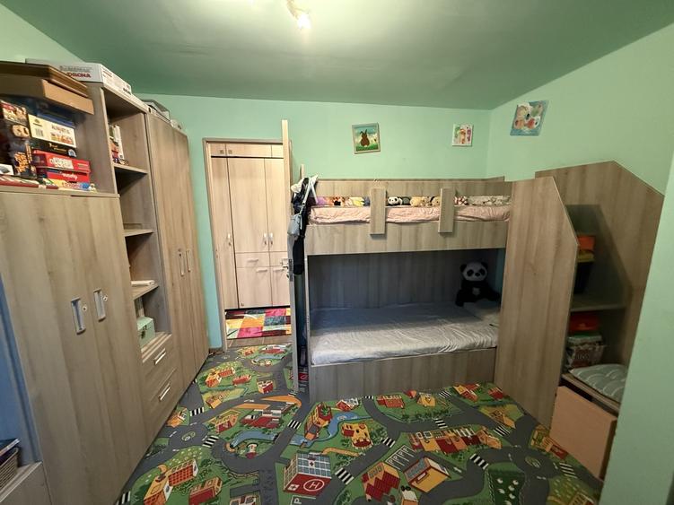 Apartament cu 3 camere, mobilat în Buziașului