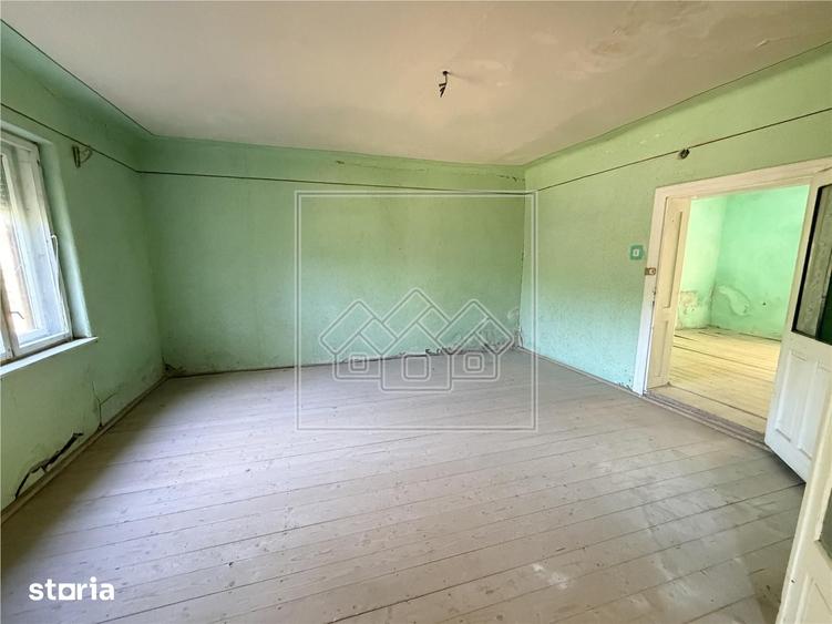 Casă cu 7 camere cu Teren 2600 Mp în Laslea