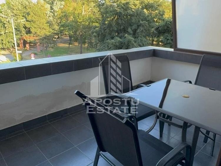Apartament cu 3 camere semidecomandat, mobilat în Ultracentral