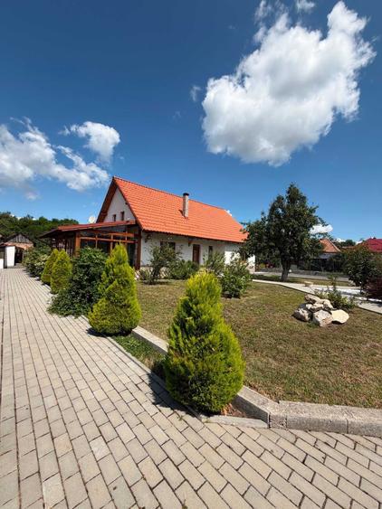 Casă cu 3 camere decomandat în Aiton
