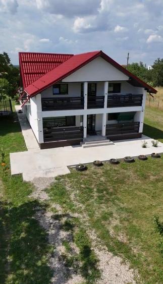 Casă individuală cu 7 camere cu Canalizare în Crevedia
