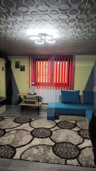 Casă individuală cu 7 camere cu Canalizare în Bălcescu