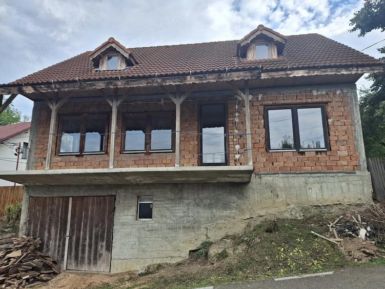 Casă cu Teren 430 Mp în Măgura