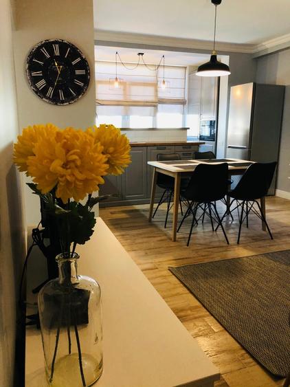 Apartament cu 3 camere semidecomandat, mobilat în Aradului