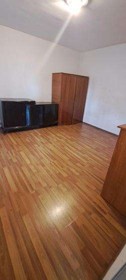 Casă cu 8 camere cu Teren 252 Mp în Mihai Bravu