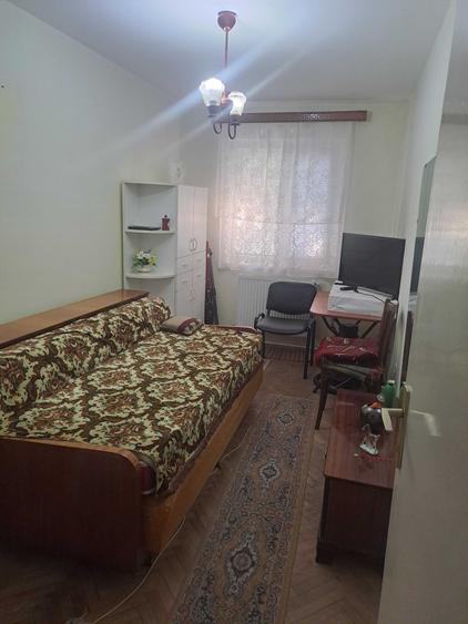 Apartament cu 3 camere semidecomandat în Banca Națională