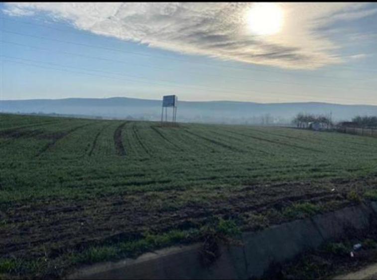 Teren agricol intravilan de 19201 mp, în Grajduri