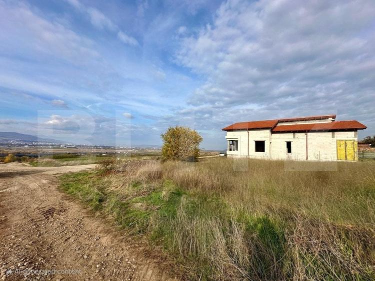 Teren Construcții intravilan de 1000 mp, în Vest