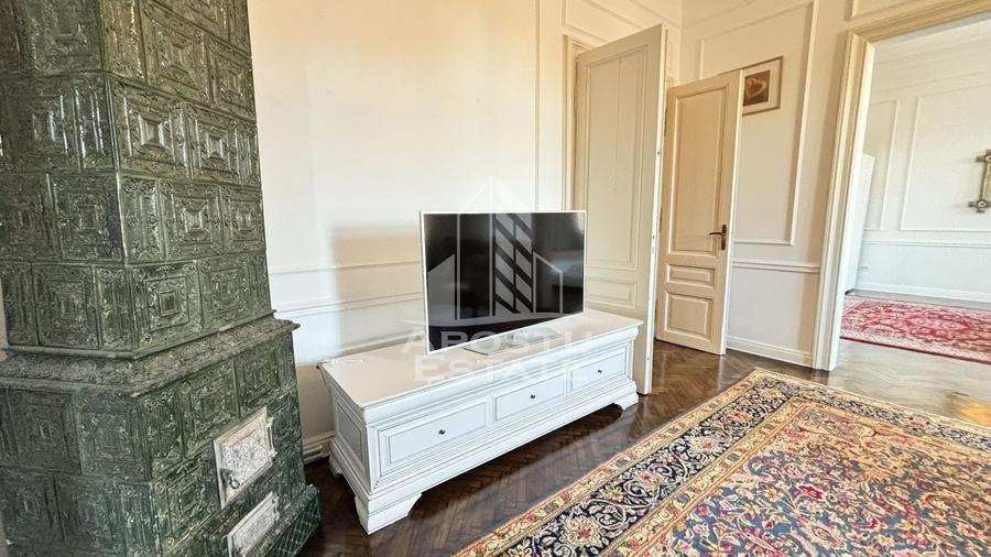 Apartament cu 3 camere semidecomandat, mobilat în Traian