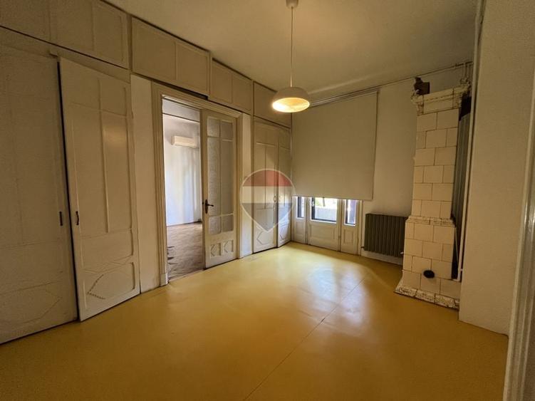 Apartament cu 4 camere circular în Dacia