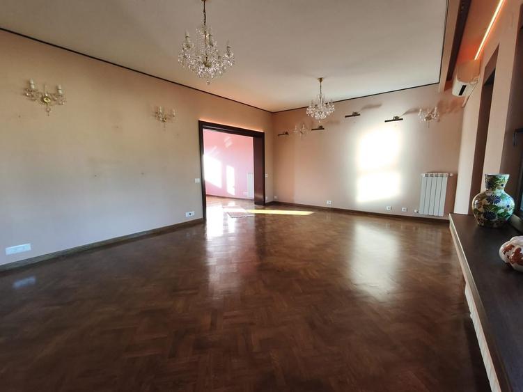 Apartament cu 3 camere decomandat în Aviatorilor