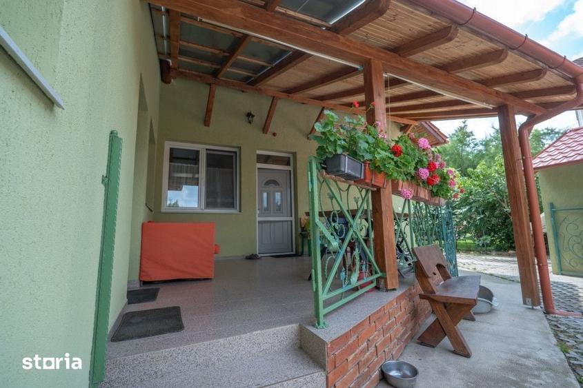 Casă cu 5 camere cu Teren 900 Mp în Burdea
