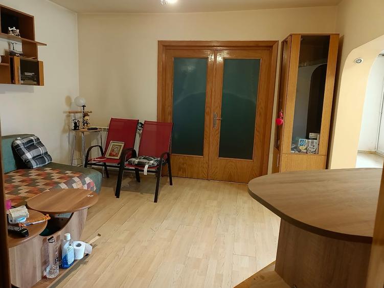 Casă individuală cu 6 camere cu Canalizare în ICIL
