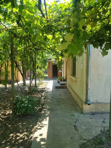 Casă cu 5 camere cu Teren 680 Mp în Km 5