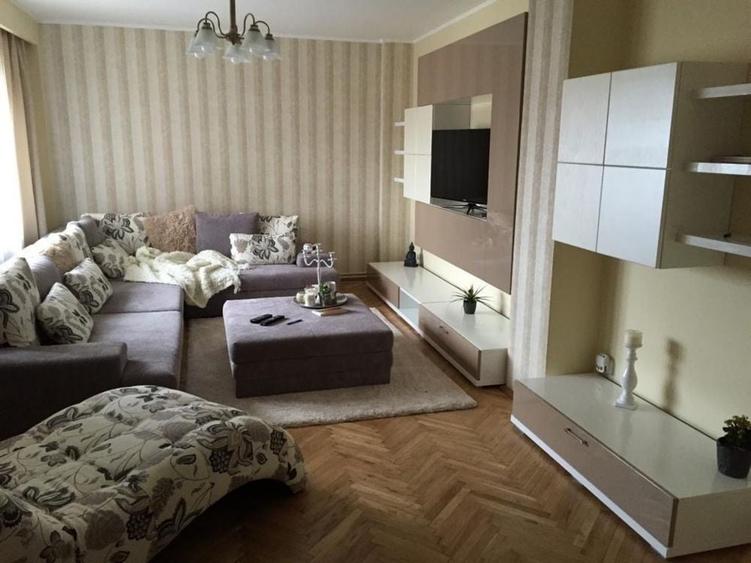 Apartament cu 4 camere semidecomandat, mobilat în Olimpia-Stadion