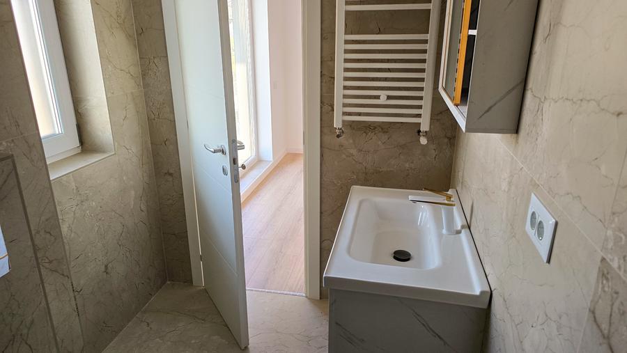 Apartament cu 4 camere decomandat în Basarabia
