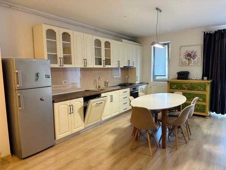 Apartament cu 3 camere decomandat, mobilat în Giroc