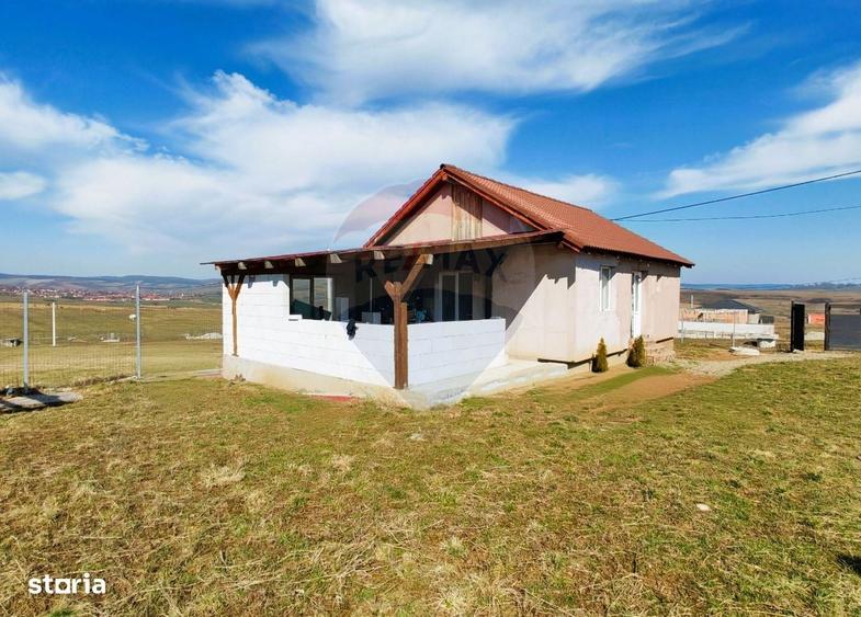 Casă cu 2 camere cu Teren 529 Mp în Roșia