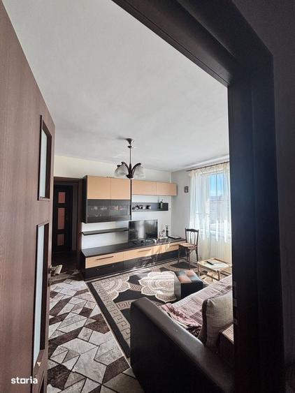 Apartament cu 3 camere semidecomandat în Tractorul