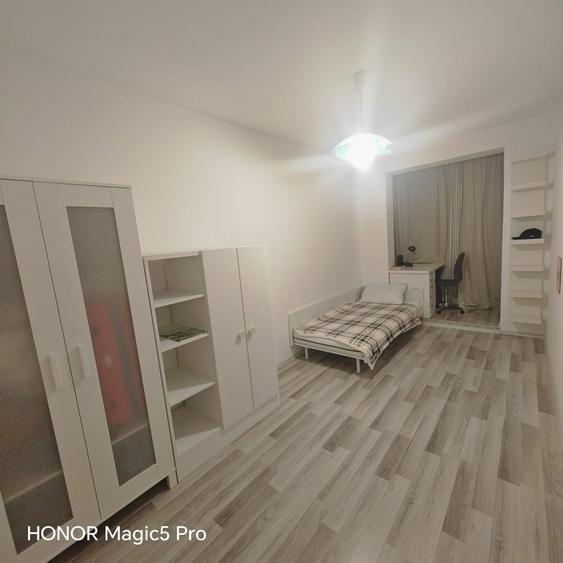 Apartament cu 3 camere semidecomandat în Centrul Istoric