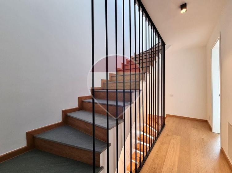 Duplex cu 5 camere cu Teren 340 Mp în Pipera