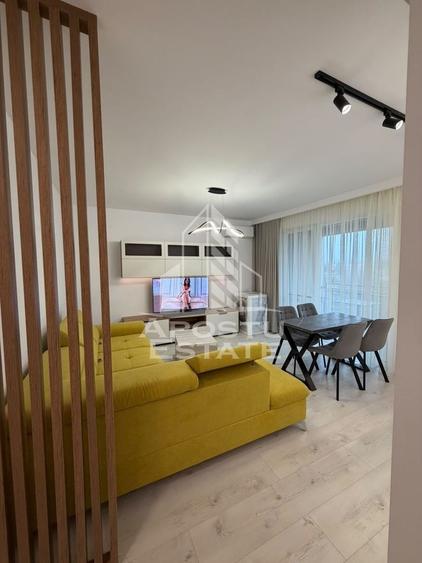 Apartament cu 3 camere semidecomandat, mobilat în Aradului