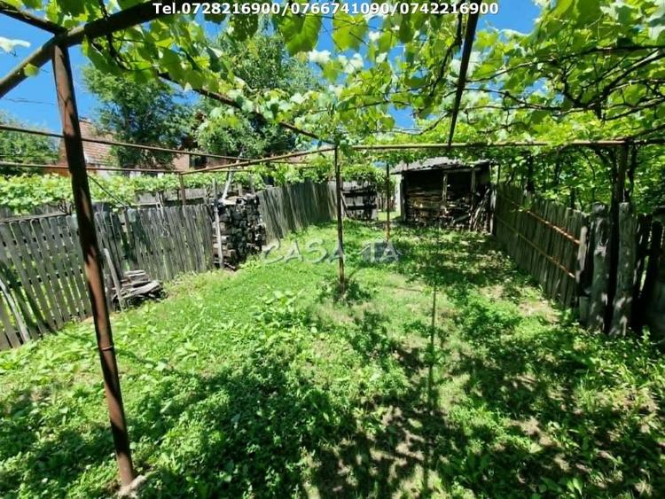 Casă individuală cu 3 camere cu Teren 913 Mp în Central
