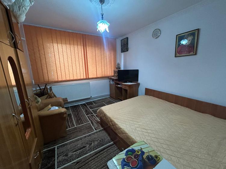 Apartament cu 2 camere semidecomandat, mobilat în Calea Galați