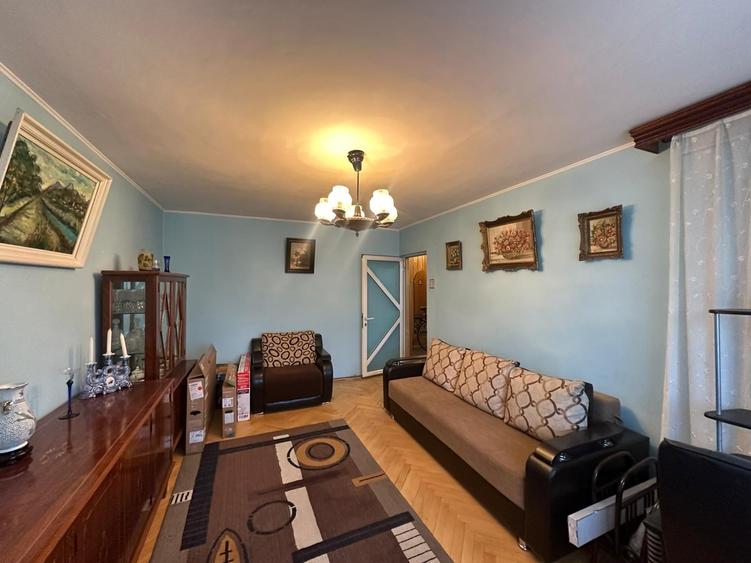 Apartament cu 3 camere decomandat în Oancea