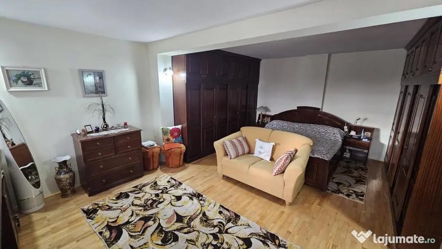 Casă cu 5 camere cu Teren 410 Mp în Mărășești