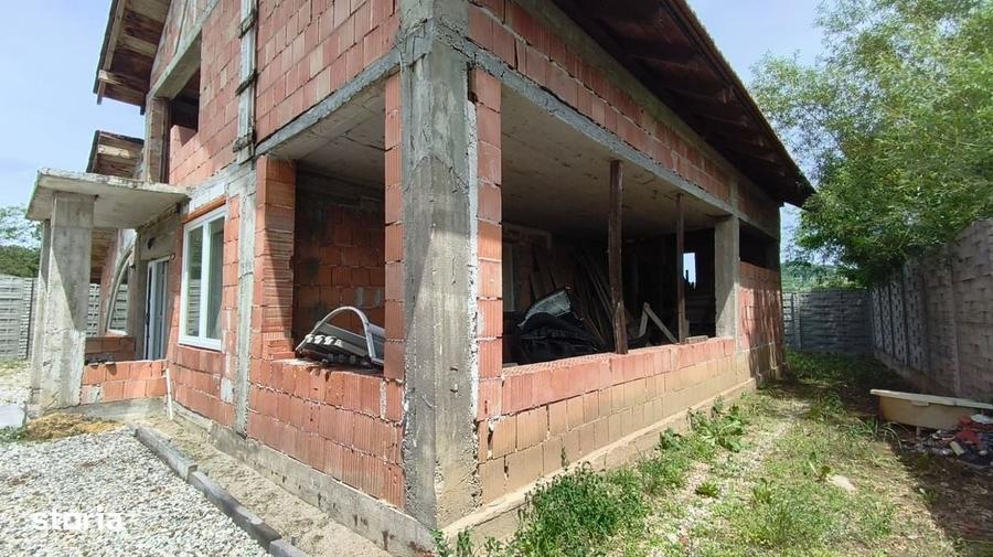 Casă cu 4 camere în Bejan