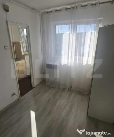 Garsonieră, mobilată în Vest