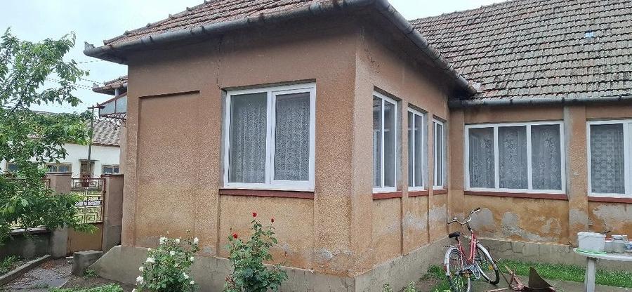 Casă cu 4 camere cu Teren 718 Mp în Pesac