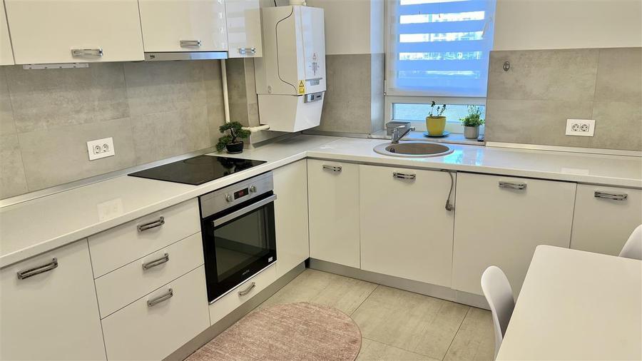 Apartament cu 2 camere decomandat în Tractorul