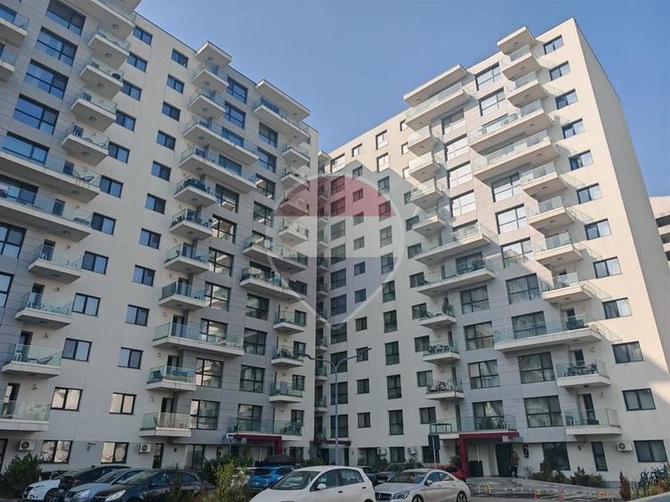 Apartament cu 3 camere semidecomandat, mobilat în Pipera