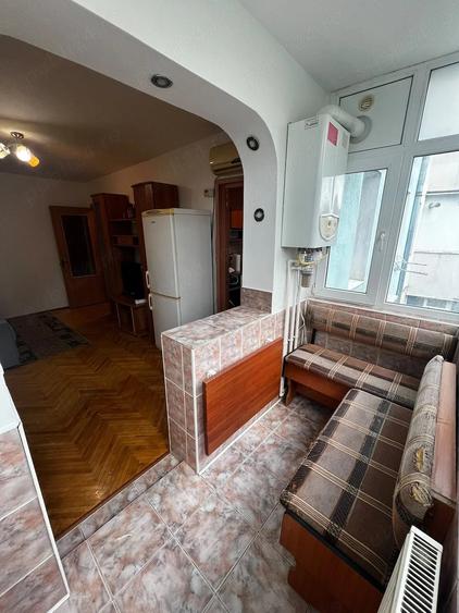 Apartament cu 3 camere semidecomandat în Alexandru cel Bun