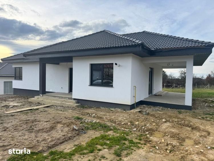 Casă cu 4 camere cu Teren 694 Mp în Mara