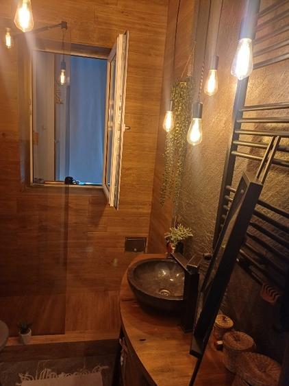 Apartament cu 2 camere, mobilat în Central
