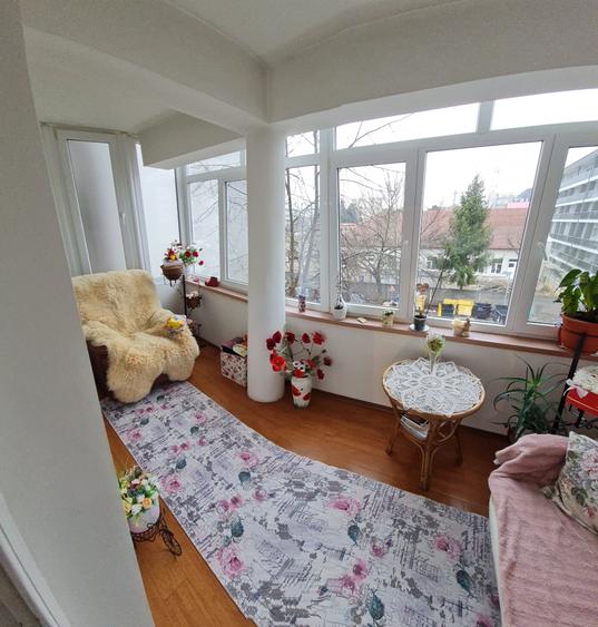 Apartament cu 3 camere decomandat în 22 Decembrie